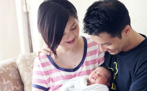 【娱乐关注】杨千嬅爱儿首曝光 先适应一下或再生