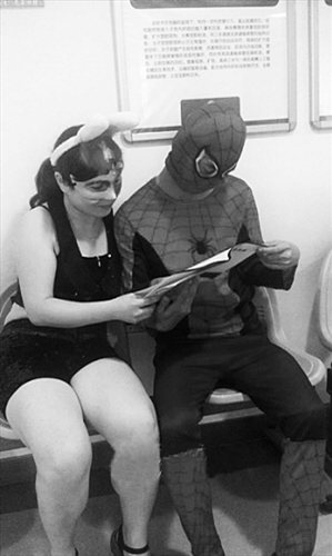 蜘蛛侠陪兔女郎医院咨询人流 蜘蛛侠陪兔女郎医院咨询人流